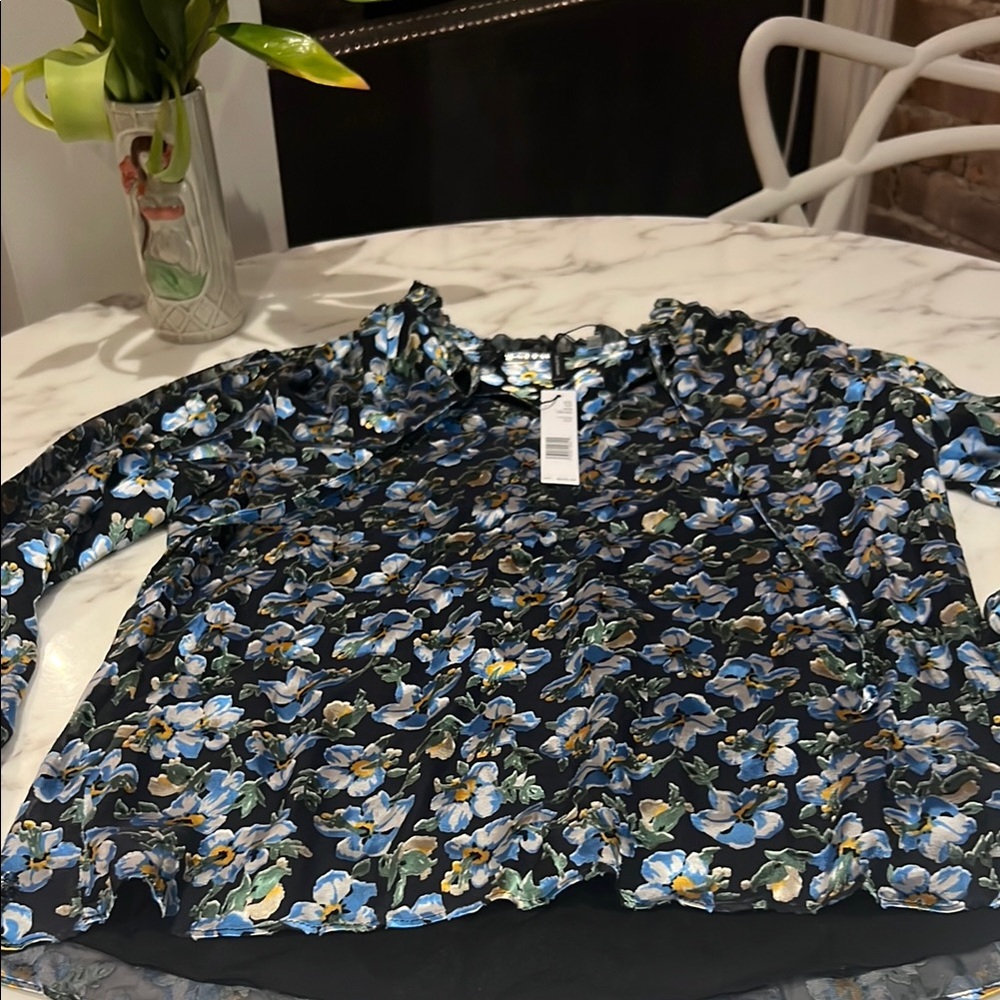 Ellie Tahari $295 XS Floral Black Blouse. NWT